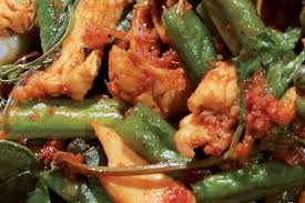 Untuk itu, berikut kami senaraikan 10 resepi ayam berkuah buat. Ayam Goreng Pedas Lagenda Press