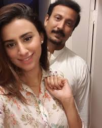 Madiha naqvi tied the knot with mqm leader faisal sabzwari during the weekend. New Pictures Of Couple Madiha Naqvi And Faisal Sabzwari Reviewit Pk
