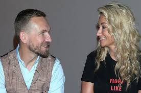 Wątpliwości w tej kwestii ma część obserwatorów. Martyna Wojciechowska I Przemyslaw Kossakowski Biora Slub W Przyszlym Miesiacu Podroznik Komentuje