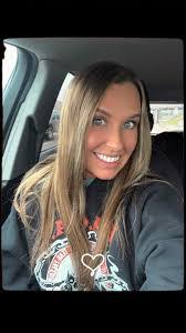 Liz Horne's Instagram, Twitter & Facebook