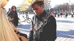 Sedangkan badan dan leher gitar terbuat dari kayu sebagaimana gambar diatas.terdapat dua jenis gitar yang ada yaitu gitar akustik dan elektrik. Alat Musik Sasando Nusa Tenggara Timur Indonesia Youtube