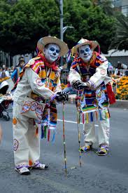 Existen distintas teorías sobre su origen, pero todas tienen en común que llora mucho por alguna desgracia. Dia De Muertos En Mexico Esta Es Toda Su Historia Vogue Mexico Y Latinoamerica