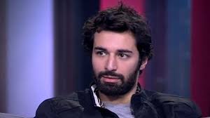 وكتب حاتم عبر حسابه الخاص على موقع التواصل الاجتماعي:ألف سلامة عليك يا أستاذ شريف، قدر الله وما شاء فعل، حضرتك. Ø£Ø­Ù…Ø¯ Ø­Ø§ØªÙ… ÙŠØªØ¹Ø± Ø¶ Ù„Ø­Ø§Ø¯Ø« Ø³ÙŠØ± ÙŠÙ…Ù†Ø¹Ù‡ Ù…Ù† Ø§Ù„Ø¸Ù‡ÙˆØ± Ø§Ù„Ø§Ø¹Ù„Ø§Ù…ÙŠ Beirutcom Net