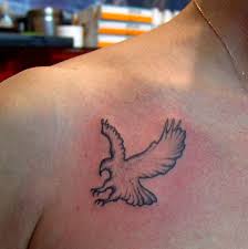 #gökhangönül'ün 15 yıllık kartal dövmesi #beşiktaş pic.twitter.com/yyehxuaklv. Tattoo Piercing Makyaj Besiktas Kartal Dovmeleri Besiktas Eagle Tattoo Theatre