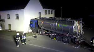 Lkw in dein haus junge! Gulle Lkw Rast In Haus Sat 1 Nrw Die Infopage Zur Sendung