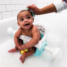 The orbital bath seat allows you to safely secure your baby in the family bath whilst allowing free movement. Summer Infant My Bath Seat