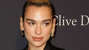 Dua lipa future nostalgia levitating. Dua Lipa Bikini Party Trotz Pandemie Schockt Ihre Fans News De