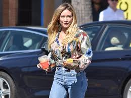 Hilary duff‏verified account @hilaryduff 3 dec 2020. Hilary Duff Stays Lean Eating Bread Chocolate Wine By Macro Tracking