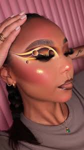 Life of a Circle: Makeup Transformation