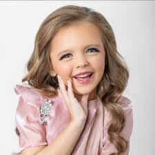 Lauren Harrah's Instagram, Twitter & Facebook