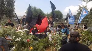 2015 ankara saldırısı ya da ankara gar katliamı, 10 ekim 2015'te yerel saatle 10:04 civarında ankara ilinin altındağ ilçesinin ulus semtindeki ankara garı kavşağında düzenlenen türkiye cumhuriyeti tarihinin en ölümcül bombalı intihar saldırısı. Suruc Katliami Nda Yasamini Yitirenler Icin Mezarlik Anmalari Gerceklestirildi Meydan Gazetesi