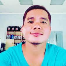 She went under wrapped around in chains. And she was supposed to resurface.  17 thousand people watched the show. But the trick didn't work out as she  expected. She started asking for