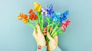 Die erste einfache bastelidee sind die küken aus papier. Blumen Basteln Bunte Fruhlingsdeko Youtube