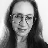 Holley Dean's Instagram, Twitter & Facebook