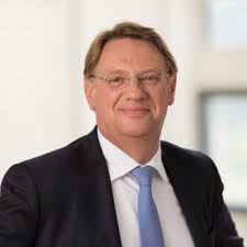 wemakethingshappeninflipflops #beyourownman #goingtothemoon #email…