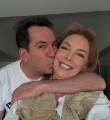 Cuánto duraron Laura Flores y Lalo Salazar? Los momentos clave de este  fugaz romance ⤵️