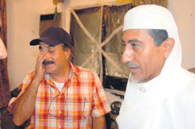 .ناصر القصبي وعبدالله السدحان، المخرج عبدالخالق الغانم، الثلاثاء، بعد أن جمعهما به تويتر: Ù…Ø®Ø±Ø¬ Ø·Ø§Ø´ Ù…Ø§ Ø·Ø§Ø´ ÙÙŠ ÙˆØ¶Ø¹ ØµØ­ ÙŠ Ø­Ø±Ø¬ ÙˆØ§Ù†ØªÙ‚Ø§Ø¯Ø§Øª Ù„Ù„Ù‚ØµØ¨ÙŠ ÙˆØ§Ù„Ø³Ø¯Ø­Ø§Ù† Ø§Ù„Ù†Ù‡Ø§Ø±