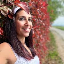 Elena Pescetto's Instagram, Twitter & Facebook