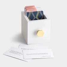 حقيبة كانديس كاميرون بور من دايسبرينج - صندوق وعد مع 90 بطاقة إلهام - أبيض  : Amazon.ae: المنتجات المكتبية