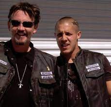 Chibs And Juice Season 1 I Believe This Is When They Were Admiring Emily Duncan Tommy Flanagan Sons Of Anarchy Sons Of Anarchy Samcro