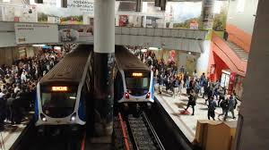 De obicei intervalul ajustării este de o oră, dar durata exactă este controlată de valoarea de decalare dst din descrierea fusului orar. Rush Hour At Station Piata Victoriei 1 Ora De Varf La Statia Piata Victoriei 1 Youtube