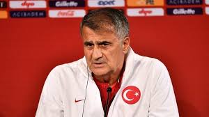 A milli futbol takımı teknik direktörü şenol güneş'in fenerbahçe'ye gidip gitmeyeceğine dair soruyu da net şekilde yanıtlayan lemi çelik ile yaptığımız uzun ve keyifli söyleyişiyle sizi baş başa bırakıyoruz. Fenerbahce De Senol Gunes Iddiasi Spor Magazin Haberleri