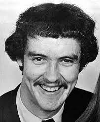 Who is Osgur Breatnach?