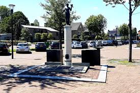 Geschiedenis de geschiedenis van de toertocht zwijndrecht zwijndrecht begint in 1978. Vredesmonument Oude Raadhuis Zwijndrecht Zwijndrecht Tracesofwar Nl