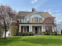 1941) has been the wife of disgraced new york investor bernard madoff since 1959. Dmaqokvbpqmykm