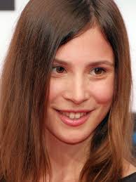 Die fünfteilige reihe basiert auf den kurzgeschichten des strafverteidigers und schriftstellers ferdinand von schirach und befasst sich damit, wie schwer es ist, die schuld eines menschen zu wiegen. Schuld Nach Ferdinand Von Schirach Wikiwand