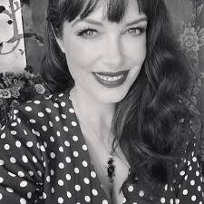 Hit: Moss, Tara: 9781740938556: Amazon.com: Books