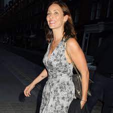 Most of her income and earnings comes from her commercially successful albums, endorsements, tours and the several movies she has appeared in. Natalie Imbruglia Beauty Ops Nur Wenn S Sinn Macht Gala De
