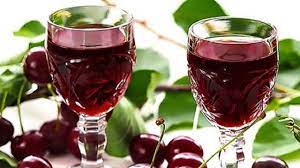 La ratafia abruzzese è il liquore tipico da dessert a bassa gradazione alcolica. Ratafia Ricetta Abruzzese Con Foglie Di Ciliegio Food Blog