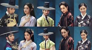 When jo yang sun is driven out of house and home after her father is framed for a crime, she is forced to crossdress in order to make ends meet as a bookseller, where she meets kim sung yeol, a handsome, but mysterious scholar who is actually a vampire. Filme Si Seriale Asiatice Scholar Who Walks The Night