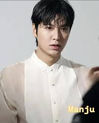 Slalu menyempatkan menyapa para minoz walapun hanya sekedar dadah dadah  tapi lama masuk mobil emang sebucin itu mas leemin sama minoz🤗🫶🏻❤ Lee  Minho telah menyelesaikan fanmeeting in taipe dan akan kembali ke