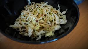 Chinesische rezepte chinakohl salat mit nudel beilagen salate zucker kochen und backen. Yum Yum Salat Ohne Yum Yum Ein Bisschen Mehr Vegan