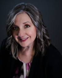 Julie Sumner's Instagram, Twitter & Facebook