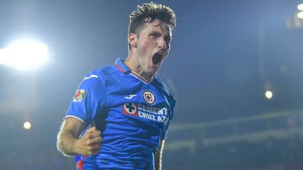 Entrena Santi Giménez 20 a 30 minutos extra al día en busca de sueño  mundialista - ESPN