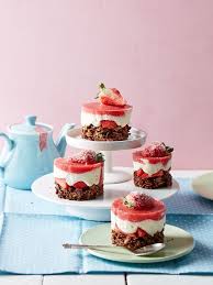 Erdbeertortchen Mit Schokolierten Cornflakes Von Corela1 Chefkoch Einfacher Nachtisch Kuchen Und Torten Erdbeertortchen