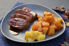 Magret De Canard Et Compotee De Coing Aux Epices Radis Rose Plat Gastronomique Recette Magret De Canard