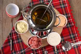 Le salse per bourguignonne sono una preparazione deliziosa che accompagnano con fantasia e gusto una cena conviviale. Fondue Bourguignonne Con Salse Fatte In Casa Tognana Home