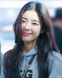 걸그룹 있지(itzy)의 리아(본명 최지수, 21)로부터 학폭(학교 폭력) 피해를 봤다고 주장했다가 명예훼손으로 피소된 동창생에 대해 경찰이 혐의 없음 결론을 내린 것으로 확인됐다. Itzy ìžˆì§€ ë¦¬ì•„ ì¸ì²œê³µí•­ 190507 ì‚¬ì§„ Jpg Kpop Idol Com