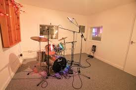 For the recording room, you usually want to keep the floor reflective, so wood or cement is fine. Recording Drums What Difference Does The Room Make