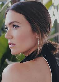 Mandy moore is fearless when it comes to trying new hairstyles. Mandy Moore Switched Up Her Brunette Hair For The Latest Balayage Trend Beauty Crew