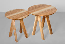 Der runde beistelltisch passt zu allem. Couchtisch Zirkel Aus Massivholz Online Shop