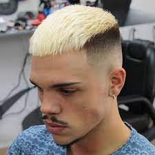 1001 Idees Meche Blonde Pour Homme Une Question De Dosage Coiffure Homme Teinture Blonde Blond Platine Homme Conseils pour coupe de cheveux et entretien de la barbe. coiffure homme teinture blonde
