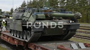 Le char leclerc7 est un char de combat français de troisième génération, fabriqué à l'arsenal de roanne par nexter — anciennement giat industries — jusqu'en juillet 2008. French Amx Char Leclerc Main Battle Tank Stock Video Pond5