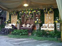 Dekorasi pelaminan minimalisdekorasi pelaminan sederhana di dalam rumah dekorasi sangat simpel yang di lengkapi bunga bunga menjadi dekorasi pelaminan masa k. Dekorasi Pernikahan Rumah Di Surabaya Hub 085733280001 Dekorasi Akad Nikah Simple Hub 085733280001