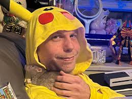 Ragnar trying to make friendship with these two chicks 🐥🐥