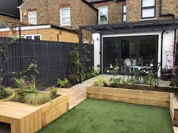 It's available in 4 different sizes and 3 different finishes, providing the perfect modern planter to any. 75 Beautiful Contemporary Raised Garden Bed Pictures Ideas April 2021 Houzz